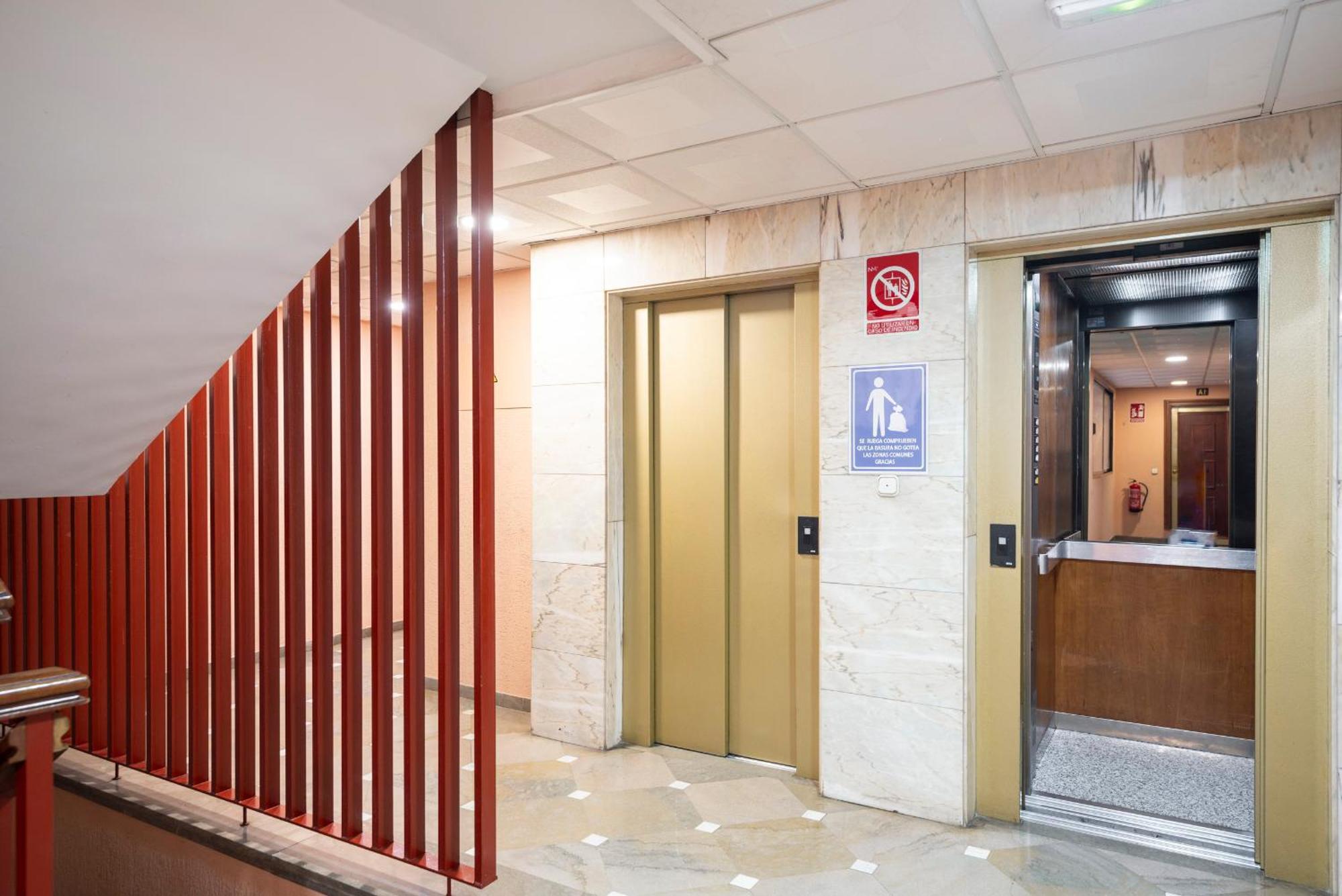 גרנדה Ronda Suites 193 Junto A Hospitales Y Cerca Centro Con Parking Gratis מראה חיצוני תמונה